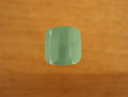 金箔を使ったエレガントなフットネイル制作過程1