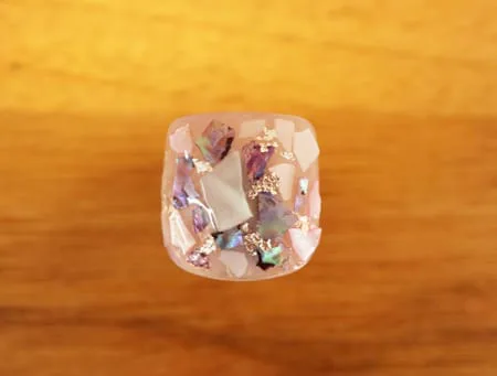 おしゃれ感満載!シェル埋め尽くしネイル制作過程2