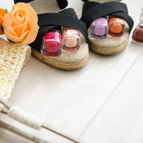 夏に映える!簡単セルフ単色フットネイルのポイントと作り方