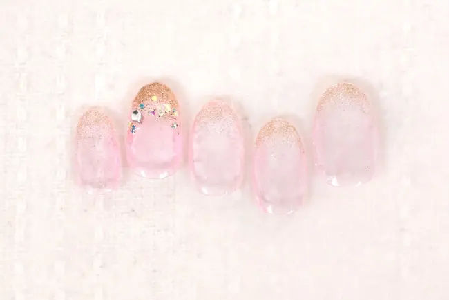 ピンクラメグラデーションネイル