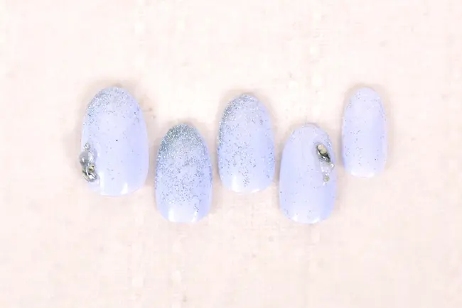 ライラックのシルバーストーン＆ラメネイル