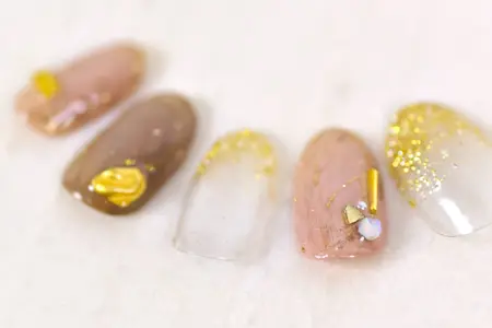 ナチュラルスモーキーのラメグラデーションネイルアップ