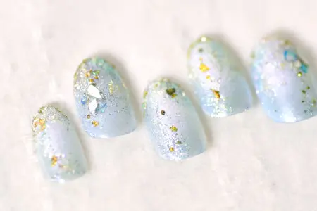 偏光パールカラーのラメグラデーションネイルアップ