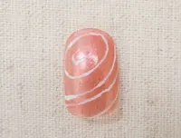 ゆるやかなカーブのラインを描く