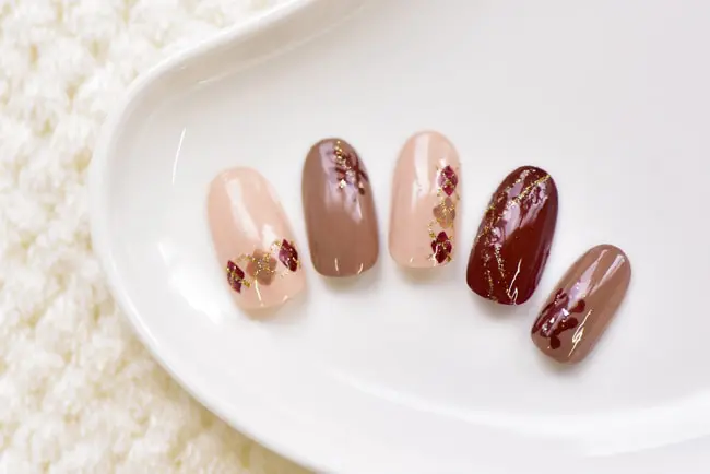 ルビーチョコレートカラーのアーガイルネイル