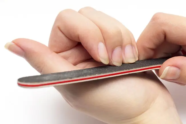 ネイルを削る